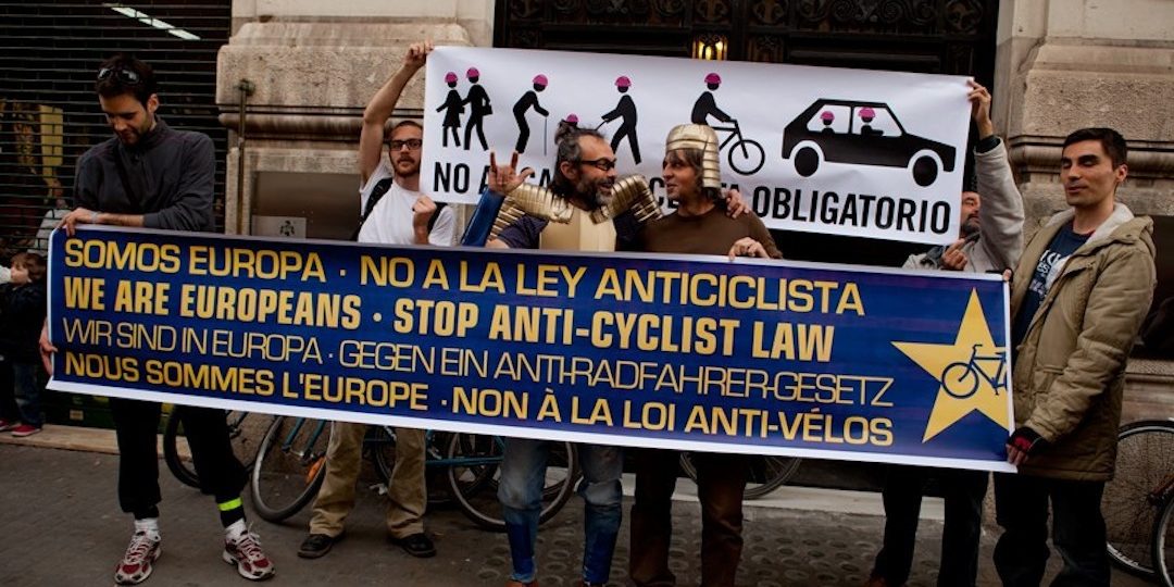 frente embajada de Alemania