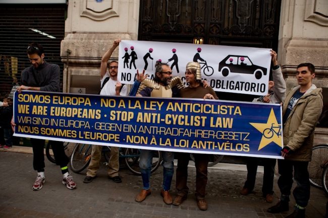 frente embajada de Alemania